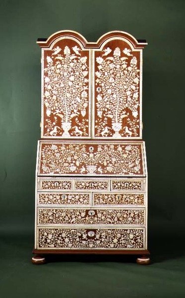 इनलाइड ब्यूरो, एंग्लो-इंडियन, 18 वीं शताब्दी के अंत में (हाथीदांत के साथ लकड़ी जड़ा हुआ) द्वारा अंग्रेजी स्कूल