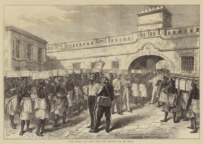 सैनिकों के लिए प्रावधान के साथ केप कोस्ट कैसल छोड़ने वाली महिलाएं (उत्कीर्णन) द्वारा अंग्रेजी स्कूल
