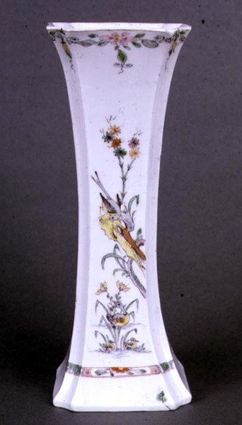 काकीमोन रंगों में चित्रित फ्लेयर्ड आकार का वर्सेस्टर फूलदान, c.1750 (सिरेमिक) द्वारा अंग्रेजी स्कूल