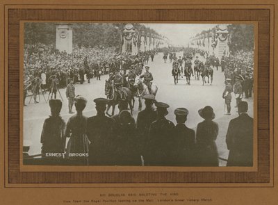 1919 में लंदन में विजय समारोह, सर डगलस हैग राजा को सलाम करते हुए (b/w फोटो) द्वारा अर्नेस्ट ब्रुक्स