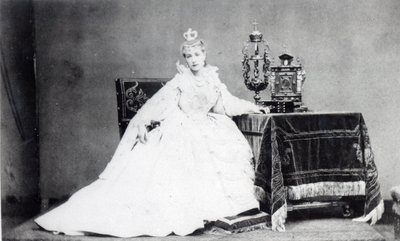 विक्टर ह्यूगो (1802-85) c.1872 द्वारा सारा बर्नहार्ट (1844-1923) &39;रुय ब्लास&39; में मैरी डे न्युबर्ग की भूमिका द्वारा एटिने कारजाटा