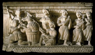 Etruscan कला: "" Ulysses और उनके साथी Circe के साथ उनके मुठभेड़ के दौरान"" (Odyssee d'Homere) Volterra से एक ताबूत की कम संगमरमर की राहत। तीसरी शताब्दी ईसा पूर्व। फ्लोरेंस, म्यूजियो आर्कियोलॉजिको द्वारा Etruscan Etruscan
