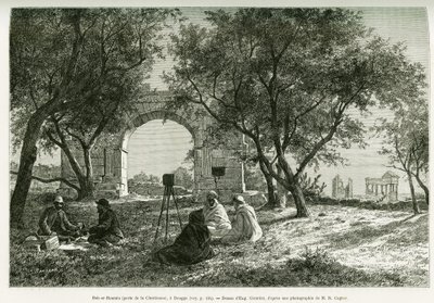 बाब-एर-रौमिया (बाब एर रोमिया), ईसाई महिला का द्वार, डौगा में रोमन खंडहर, यात्रियों और उनके गाइडों की पिकनिक, एक कैमरे के आसपास। यूजीन गिरार्डेट द्वारा उत्कीर्णन, कहानी को चित्रित करने के लिए वॉयेज एन ट्यूनीसी, आर.काग्नाट और एच.सलाडिन द्वारा, एक मेहराब के आ द्वारा यूजीन एलेक्सिस गिरार्डेट
