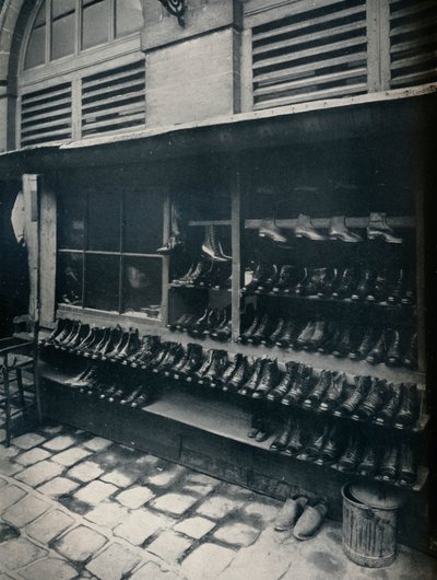 ओल्ड शूज़, c1877--1927, 1929 द्वारा यूजेन एटगेट