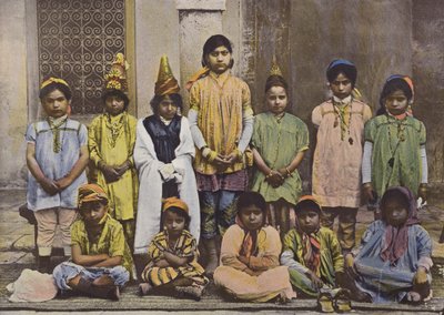 युवा यहूदी लड़कियों के प्रकार द्वारा यूरोपीय फोटोग्राफर