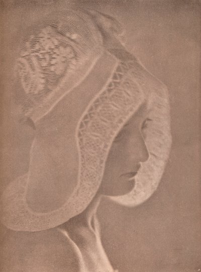 लड़की का सिर, c1900। द्वारा ईवा वाटसन ली