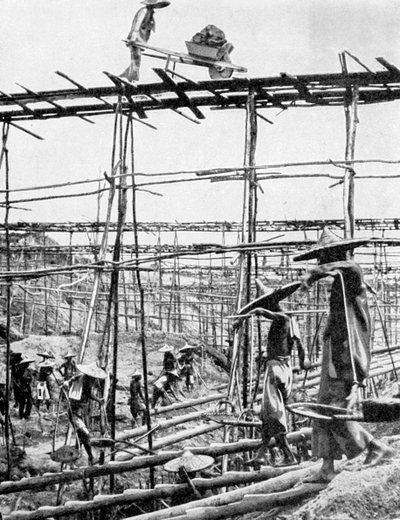 दुनिया के सबसे धनी टिन डिस्ट्रिक्ट, ताईपिंग, चीन में आदिम विधियां, 1936। द्वारा ईवोलिंग गैलोवे