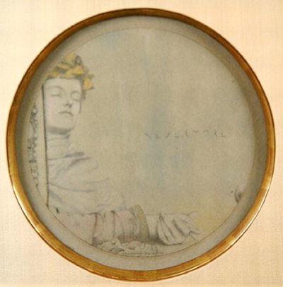 ड्रीमर, c.1900 (ग्रे पेपर पर पेंसिल और रंगीन चाक) द्वारा फर्नांड खनोफ