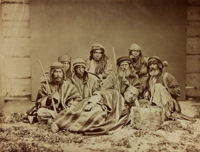 एल्बम दमास एट बालबेक: पारंपरिक कपड़ों में स्वदेशी सीरियन का एक समूह द्वारा फेलिक्स बोनफिल्स