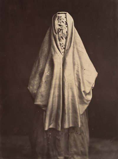 टाउन ड्रेस में तुर्की महिला, 1870 के दशक। द्वारा फेलिक्स बोनफिल्स