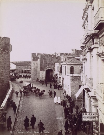 जाफ़ा गेट का आंतरिक भाग, सीए। 1870. द्वारा फेलिक्स बोनफिल्स