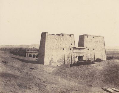 एडफू अपोलोनोपोलिस मैग्ना, मंदिर का सामान्य दृश्य, 1851-52, 1853-54 मुद्रित। द्वारा फेलिक्स टाइनार्ड