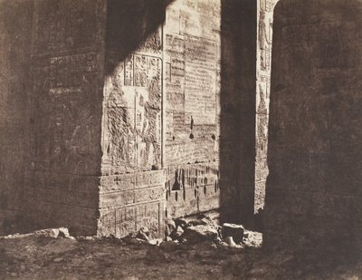 फ़िले फ़िले का द्वीप, पहला तोरण, मूल पर उकेरा गया फ़्रांसीसी शिलालेख..., 1851-52। द्वारा फेलिक्स टाइनार्ड
