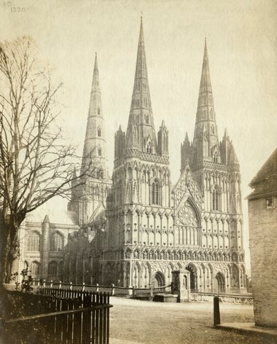 लिचफील्ड कैथेड्रल, स्टैफ़र्डशायर, c1860 द्वारा फ्रांसिस बेडफोर्ड