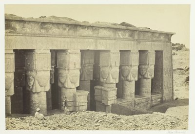 डेंडेरा के मंदिर का पोर्टिको, 1857। द्वारा फ्रांसिस फ्रिथ