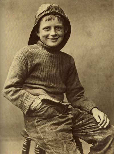 1889 में एक युवा लड़के का चित्रण द्वारा Frank Meadow Sutcliffe