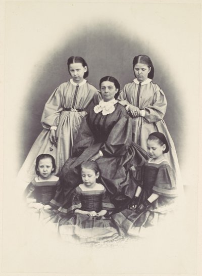 [पांच लड़कियों से घिरी एक बैठी महिला का चित्र, बैठी और खड़ी], 1850-60 के दशक। द्वारा फ्रांज एंटोनी