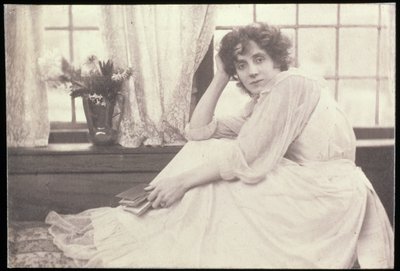 बीट्राइस स्टेला टान्नर (1865-1940) की श्रीमती पैट्रिक कैंपबेल की पोर्ट्रेट तस्वीर, फ्रेडरिक होलीयर (1837-1933) द्वारा फ्रेडरिक होलीयर