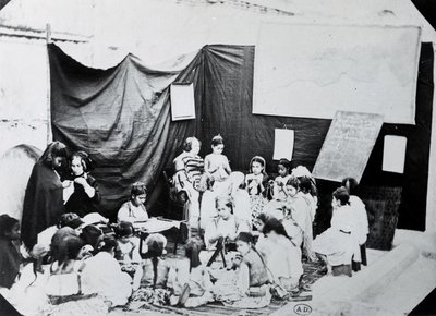 1860 में अल्जीरिया में गर्ल्स स्कूल द्वारा फ्रेंच फोटोग्राफर
