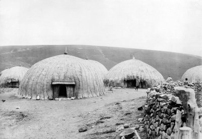 काफिर हट्स, दक्षिण अफ्रीका, c.1914 द्वारा फ्रेंच फोटोग्राफर