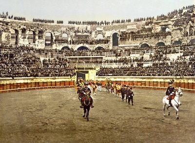 1890-1900 में नोम्स के एम्फीथिएटर में मातदरों का जुलूस द्वारा फ्रेंच फोटोग्राफर