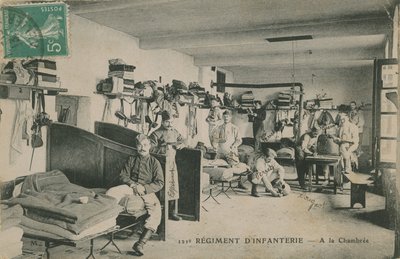 फ्रांसीसी 121 वीं इन्फैंट्री रेजिमेंट के सैनिक अपने बैरक में। 1913 में पोस्टकार्ड भेजा गया। द्वारा फ्रेंच फोटोग्राफर