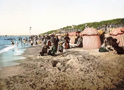 फ्रांस में ट्राउविल में समुद्र तट, 1890-1900 द्वारा फ्रेंच फोटोग्राफर