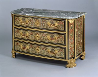 एक लुई XIV कमोड, c.1710 (पॉलीक्रोम टॉर्किशेल और पीतल जड़ना) द्वारा French School