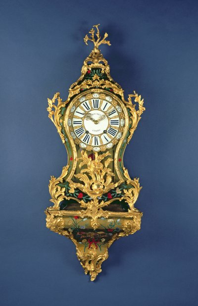 लुई XV ब्रैकेट क्लॉक, c.1745 (पीतल, ओरमोलू, सना हुआ सींग और हाथीदांत) द्वारा French School