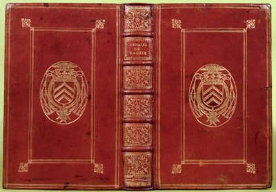 आर्मंड-जीन डु प्लेसिस, कार्डिनल रिचल्यू (1585-1642) के हथियारों के कोट के साथ एनाल्स ऑफ टैसिट्स का बुक कवर द्वारा फ्रेंच स्कूल