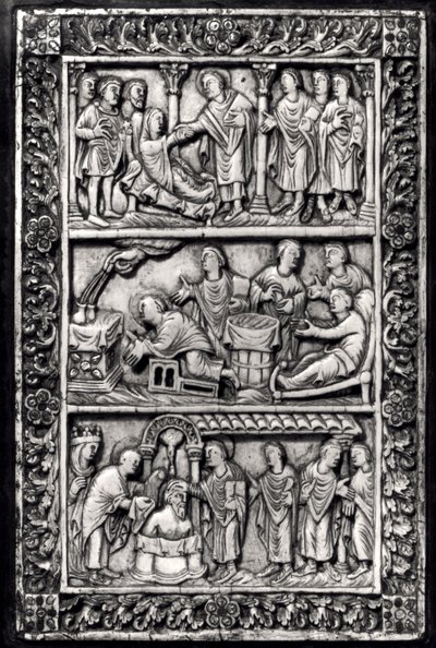 सेंट रिमिगियस (c.437-533) के जीवन और क्लोविस I (465-511) के बपतिस्मा के दृश्यों को दर्शाने वाले पुस्तक कवर के लिए नक्काशीदार पट्टिका द्वारा फ्रेंच स्कूल