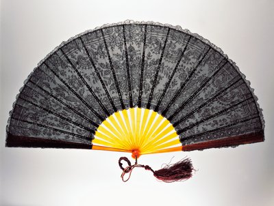 चान्तिली फीता हाथ पंखा, मशीनी फीता और गोरा कछुआ खोल पसलियों द्वारा फ्रेंच स्कूल