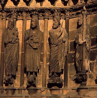 कैथेड्रल मुखौटा से चार आंकड़े, c.1230-40 (चूना पत्थर) द्वारा फ्रेंच स्कूल