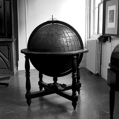 टीचिंग के लिए ग्रेट ग्लोब, 1833 में इंस्टीट्यूट फॉर यंग ब्लाइंड इन पेरिस (कांस्य) (बी / डब्ल्यू फोटो) द्वारा हेस्टेटर को आदेश दिया गया (विस्तार के लिए 163937 देखें) द्वारा फ्रेंच स्कूल