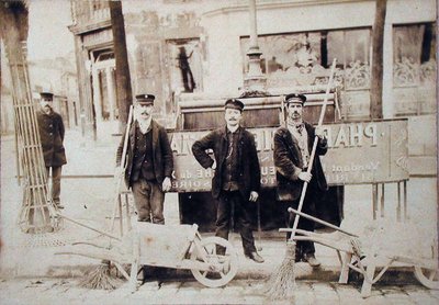 पेरिस के डस्टमैन, c.1900 (सीपिया फोटो) द्वारा फ्रेंच स्कूल