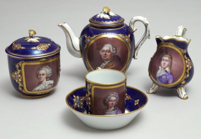 लुई XVI (1754-93) और मैरी एंटोनेट (1755-93), सेवा, फ्रांस, c.1789 (चीनी मिट्टी के बरतन) के चित्रों की विशेषता वाली एक चाय सेवा का हिस्सा द्वारा French School