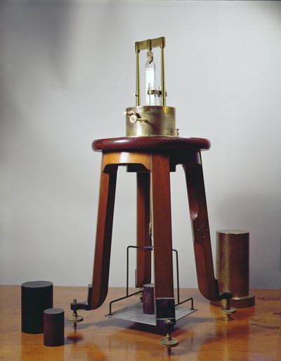 पीज़ोइलेक्ट्रिक क्वार्ट्ज उपकरण, पियरे (1859-1906) और जैक्स क्यूरी, 1897 द्वारा डिज़ाइन किया गया द्वारा फ्रेंच स्कूल