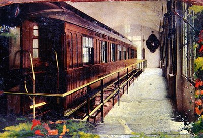 रेलवे गाड़ी को दर्शाने वाला पोस्टकार्ड जहां 11 नवंबर 1918 को सुबह 5 बजे कंपिएग्ने के जंगल में रेथोंड्स में युद्धविराम पर हस्ताक्षर किए गए थे द्वारा फ्रेंच स्कूल