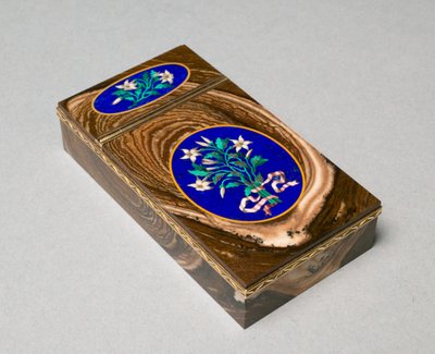 स्नफ़ बॉक्स, c.1840 (सोना, सुलेमानी, मोज़ेक पैनल, लैपिस ग्राउंड के साथ सेट) द्वारा फ्रेंच स्कूल
