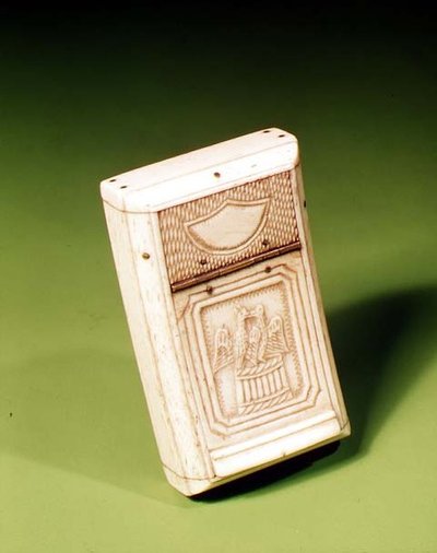 स्नफ़ बॉक्स, युद्ध के कैदी द्वारा बनाया गया, c.1790 (हड्डी) द्वारा फ्रेंच स्कूल