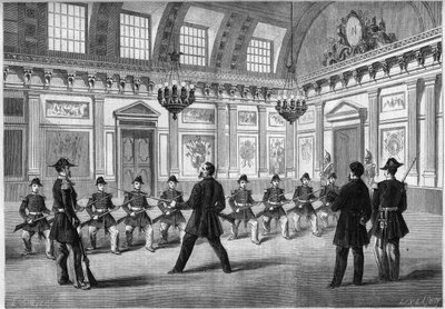 नेपोलियन III के बेटे, प्रिंस इंपीरियल (1856-1879), अपने पिता सम्राट नेपोलियन III (1808-1873) से पहले, कॉम्पिएग्ने के महल के गार्ड रूम में, गार्ड के वार्डों के साथ हथियारों का अभ्यास करते हुए। 19 दिसंबर . के n°349 "" Le Monde Illustré""  द्वारा फ्रेंच स्कूल