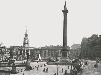 ट्राफलगर स्क्वायर, लंदन, 1895। द्वारा फ्रिथ और सह