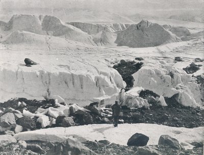 प्रीस्ले ग्लेशियर के प्रवेश द्वार पर क्रेवसड आइस, c1911, 1913 द्वारा जी। मुर्रे लेविक