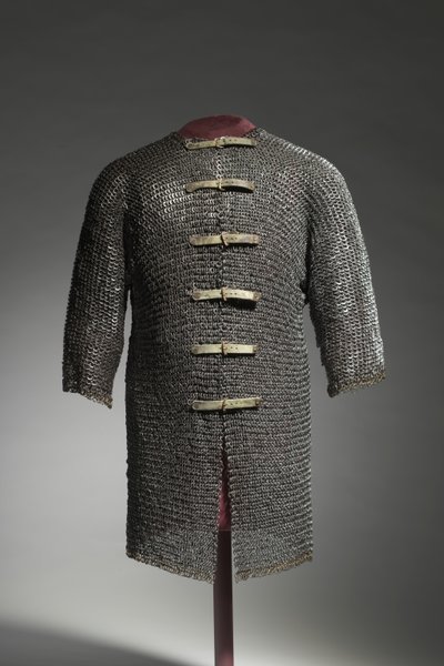 Hauberk, c.1400-1450 (स्टील और पीतल के छल्ले, आधुनिक बकल और पट्टियों के साथ riveted) द्वारा जर्मन स्कूल