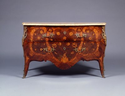 मार्कीट्री और लकवाग्रस्त कमोड की जोड़ी में से एक, c.1765 (लाख का पीतल चढ़ा हुआ किंगवुड, ऐमारैंथ, ट्यूलिपवुड और बोइस साटन) (देखें 463023) द्वारा जर्मन स्कूल