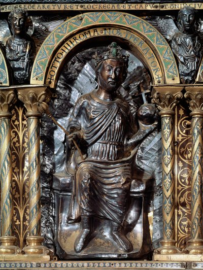 शारलेमेन का सरकोफैगस (742-814)। ब्रंसविक के सम्राट ओथन चतुर्थ का प्रतिनिधित्व (वी। 1175-1218)। 1165-1215। जर्मनी। आचेन के गिरजाघर का पैलेटाइन चैपल। द्वारा जर्मन स्कूल