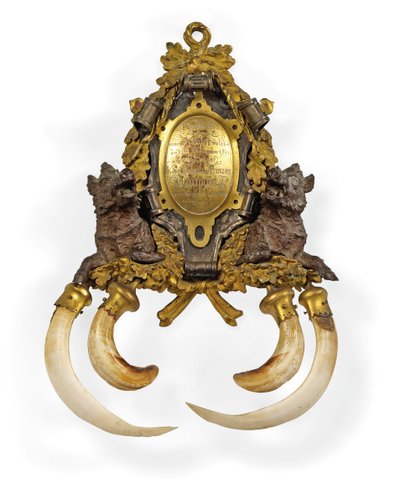 ट्रॉफी, म्यूनिख, c.1845 (ऑरमोलु, कांस्य और चांदी पर चढ़कर सूअर का तुस्क) द्वारा जर्मन स्कूल