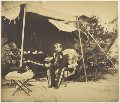 एक तंबू में बैठे अधिकारी, कैंप डे चालोंस, 1857। द्वारा गुस्ताव लेग्रे