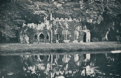 फ्रॉगमोर में खंडहर, c1899, 1901 द्वारा एच एन किंग
