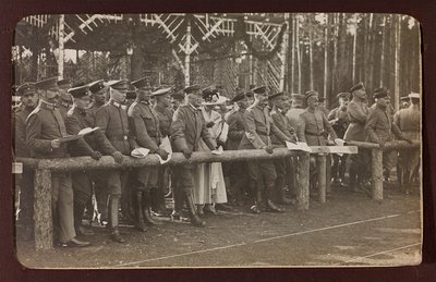 प्रथम विश्व युद्ध: 'जर्मन सेना के आक्रमण के दौरान 1914-1916 के वर्षों में यूक्रेन। सैनिकों का समूह (बी/डब्ल्यू फोटो) द्वारा हीरोज कब्रिस्तान Dsessentniki (attr।)